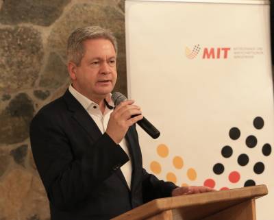 Begrung der Gste durch den Vorsitzenden der MIT Sdhessen, Matthias Wikles (Landrat a.D.)